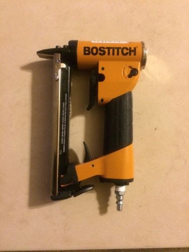 UPHOLSTERY AIR STAPLER, BOSTITCH 21671B STAPLEGUN