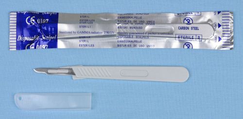 DISPOSABLE STERILE SCALPEL WITH A #15 BLADE