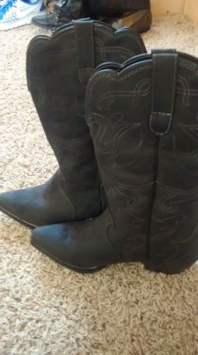 Cowgirl boots, shoes for crews, black embroidered new size 9 womens