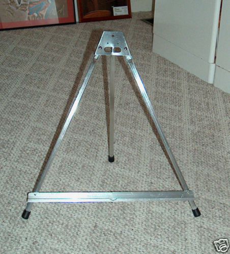 ALUMINUM TRIPOD / Display