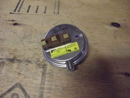 Lochinvar Tridelta Gas Pressure Switch GFS4289-285 / PRS2702