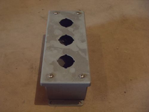 3 HOLE PUSHBUTTON ENCLOSURE BOX 1-3/16&#034; DIA HOLES 7-7/8&#034; X 3-1/4&#034; X 2-3/4&#034;