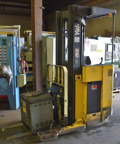 YALE 4000LBS ELECTRIC REACH TRUCK