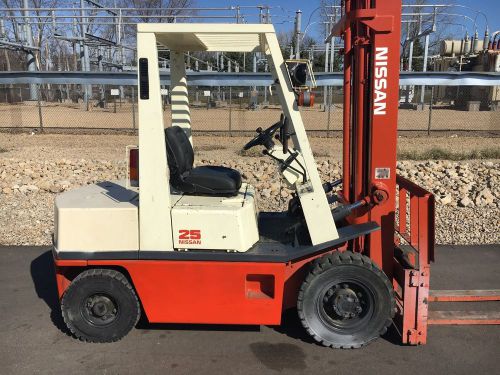 Nissan 5000lb Gas Pneumatic Tire Forklift