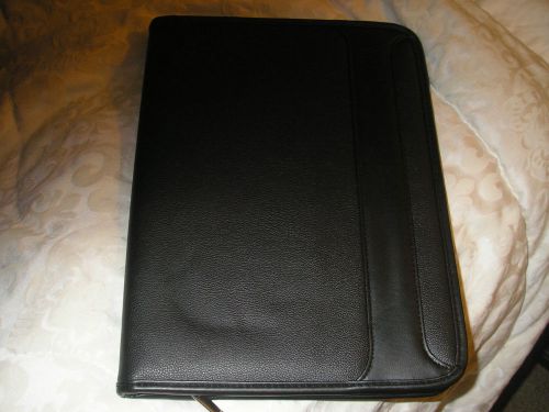 Leeds Zippered Binder