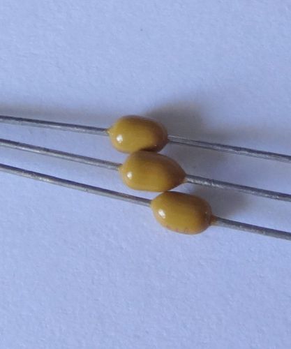 8 pcs.Ceramic Capacitors. 33pF, 200V, NPO. axial p/n SA102A330JAA,