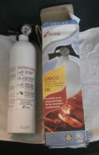 KIDDE KITCHEN 2 3/4LB BC FIRE EXTINGUISHER W/ WALL HOOK (DISPOSABLE) W/ BOX