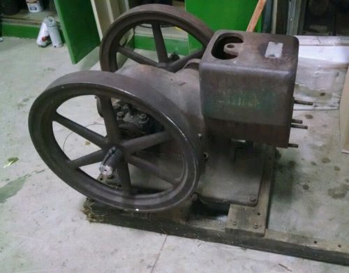 IHC M McCormick Deering  Hit Miss Gas Engine 3 HP Body Flywheels Starter Engine