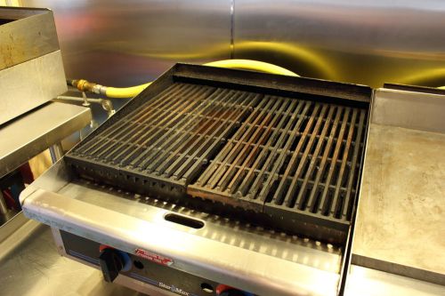 StarMax 6124RCBF 24&#034; Radiant Charbroiler - Gas 80,000 BTU- excellent condition!