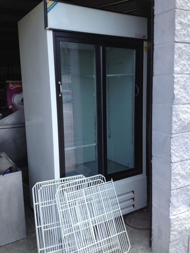 Turbo Air TGM-35R 41&#034; 2 Sliding Glass Door Merchandiser Refrigerator w/ Shelves