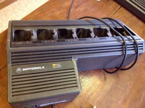 Motorola NTN1177C/D/A 6-Dock Multi Battery Charging Unit