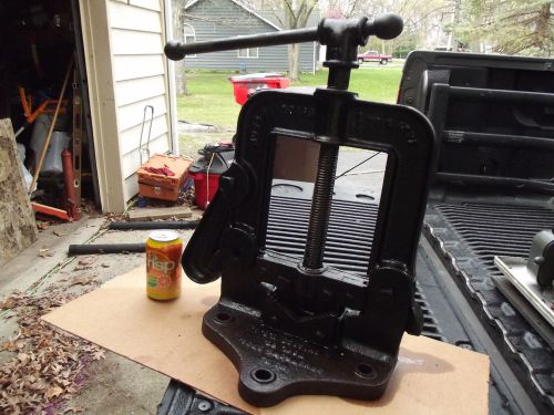 Massive vintage #74 Armstrong pipe vise