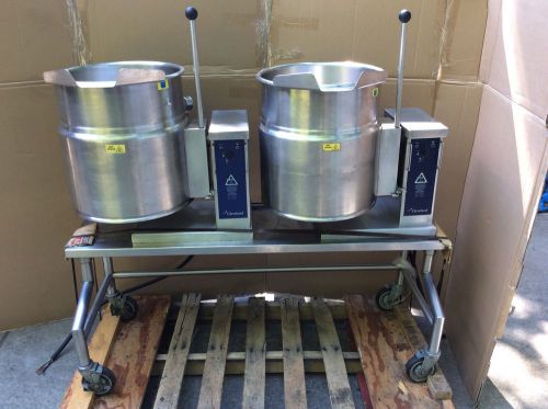 VERY NICE VERY CLEAN DOUBLE CLEVELAND KET-12 KETTLE WITH ROLLING STAND 208V