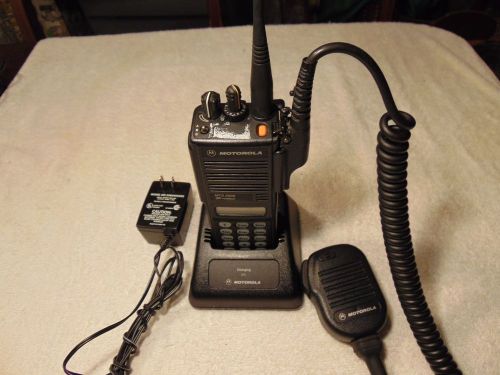 Motorola mts2000 w/ mic, battery charger - h01uch6pw1bn 800mhz flashport radio 9 for sale