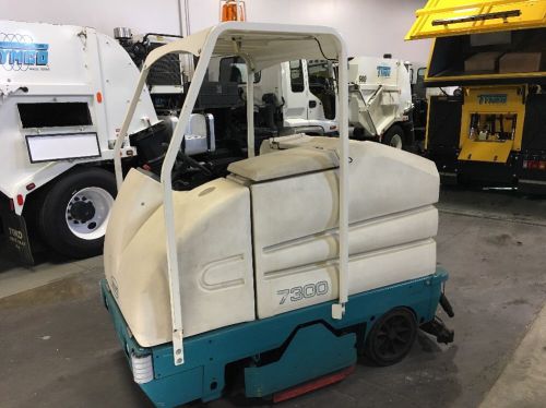 Tennant 7300 Scrubber Sweeper Ride On