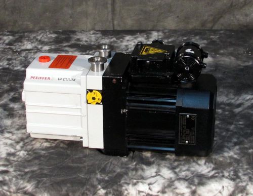 GOOD PFEIFFER DUO-2.5 VACUUM PUMP / 220V 60HZ