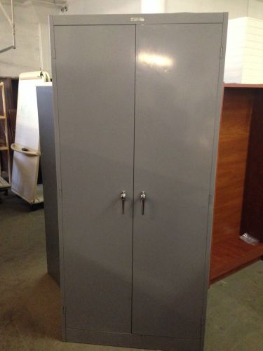 METAL STORAGE CABINET w/ 5 SHELVES w/LOCK &amp; KEY