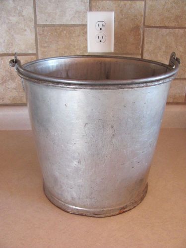 Grain Water Milk Bucket Pail Livestock Cattle Horse Ranch Rodeo Dog Kennel Farm