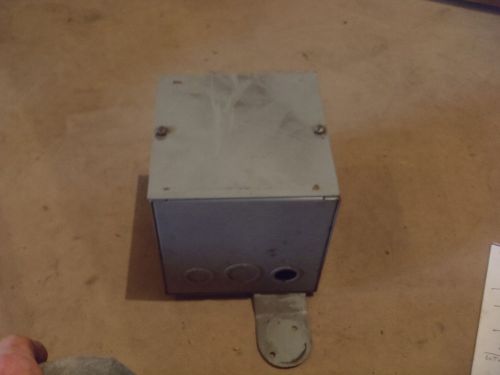 2 HOLE PUSHBUTTON ENCLOSURE BOX 1-3/16&#034; DIA HOLES 6&#034; X 6&#034; X 6&#034;