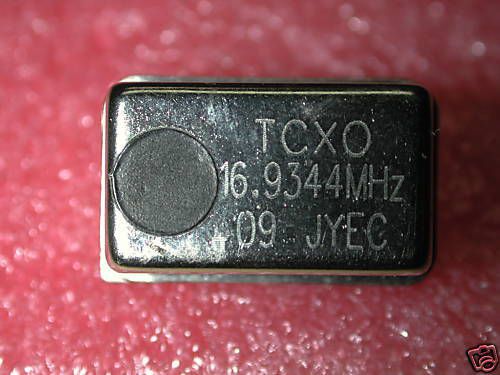 ONE PIECE OF PRECISION +/-0.3ppm 16.9344MHz TCXO