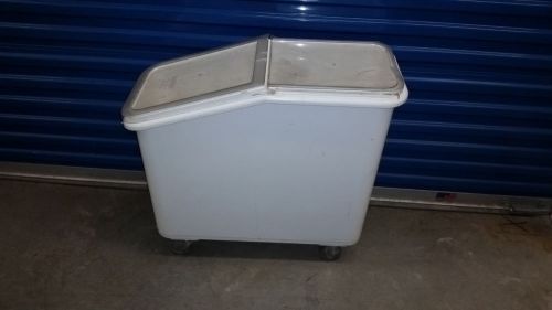 Ingridient Bin 27 Gallon Cambro IBS27