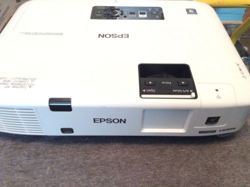 EPSON LCD Projector *NEEDS BULB*