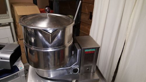 GROEN TDB/4-40 STEAM JACKETED MANUAL TILT KETTLE 10 GALLON 40 QUART