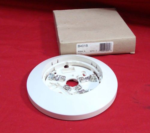 NEW LOT OF 2  SYSTEM SENSOR B401B BASE FOR FIRE DETECTOR FOR FIRE ALARM