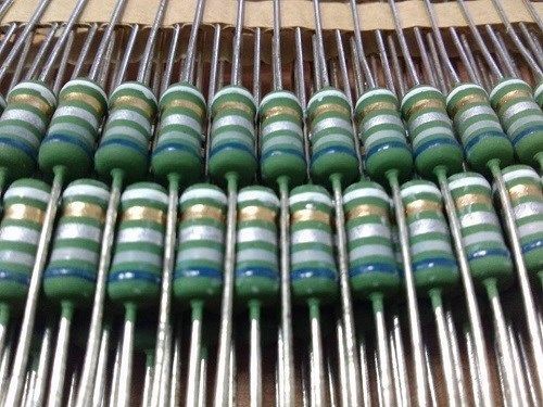 20PCS x 0.68 Ohm 2W Non-Inductive Wire Wound Resistors ,Resin Paint (NKNP)