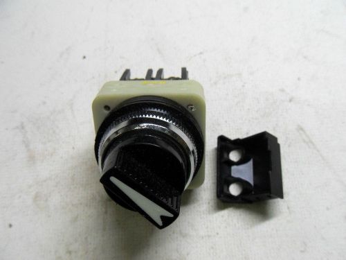 (X3-3) 1 NEW FUJI AH30-P2B10 SELECTOR SWITCH