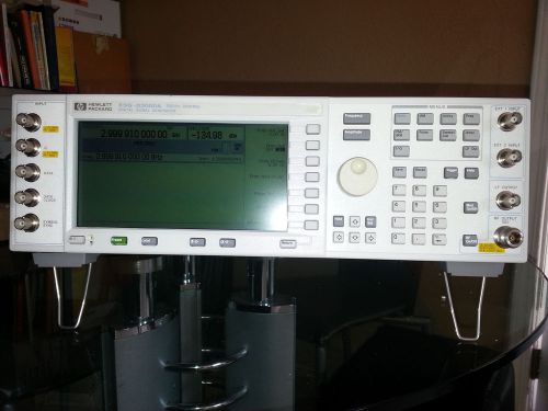 Hewlett Packard ESG -D3000A Signal Generator - 250Khz - 3Ghz