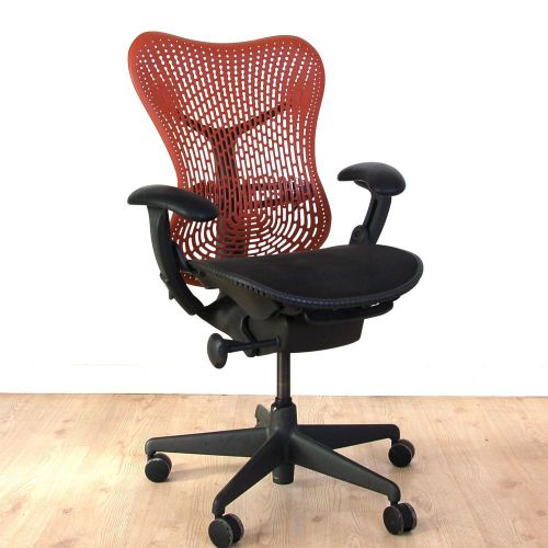 Herman Miller Mirra - Terracotta