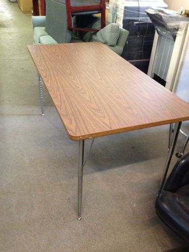 SCHOOL/TRAINING TABLE ADJUSTABLE HEIGHT WALNUT COLOR LAMINATE TOP w/ CHROME LEGS