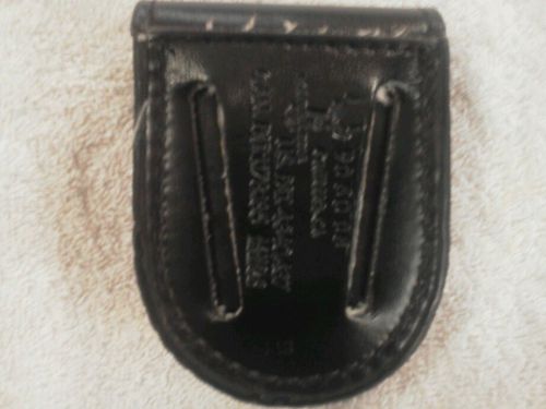 Law enforcement handcuff holster/safariland