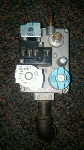 White Rogers type 303 model 36e93 NATURAL Gas Valve