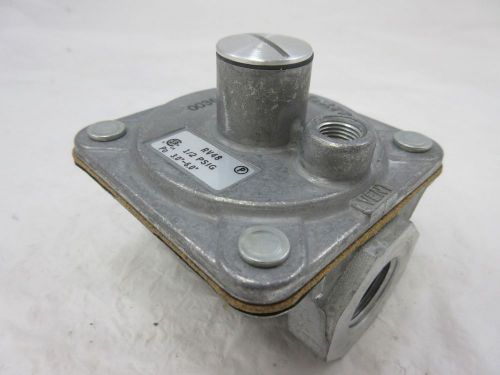 New 1/2&#034; maxitrol rv48 natural gas pressure regulator max. inlet 1/2 psig for sale