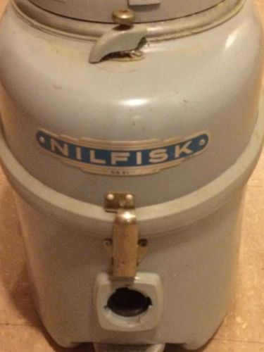 Nilfisk Gs 81 Commercial Vacuum