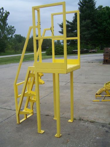 INDUSTRIAL FACTORY STEPS LADDER W/ WORKING PALTFORM + GUARD RAILS