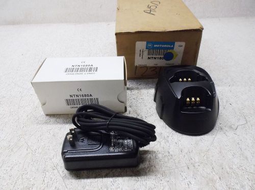 MOTOROLA NTN1809A CHARGER (NEW)