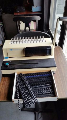 GBC Image Maker 2000 Binding Machine w/ Ring  Binders