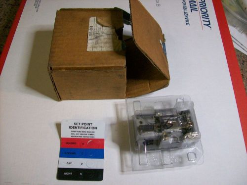 JOHNSON CONTROLS T -4002 PNEUMATIC THERMOSTAT