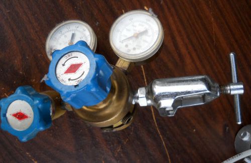 Liquid carbonic compressed gas dual gauge regulator air cga-960 30psi 4000psi for sale