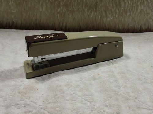 VINTAGE Beige/Tan SWINGLINE MODEL 94-02 METAL STAPLER 747