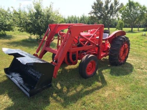 Ford 801 tractor with bucket