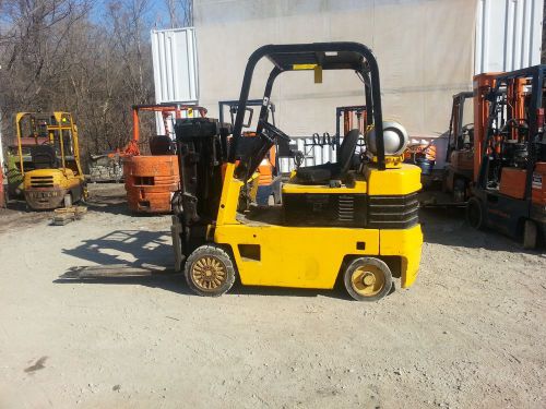 forklift lift truck CAT 5000 lb CAP cushion single mast fork included propane