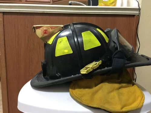 Cairns 880 Fire Helmet