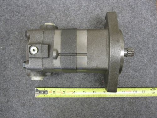 NEW EATON CHAR-LYNN HYDRAULIC MOTOR # 104-1224-006