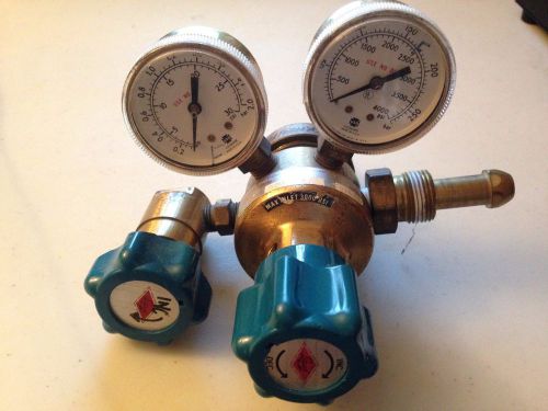 Liquid Carbonic Corp. Gas regulator 4000 psi max, p/n 600B3. outlet gauge 30 psi