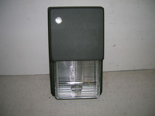 GLASS LENS  70 WATT  HPS MINI WALLPACK  WITH PHOTO CONTROL