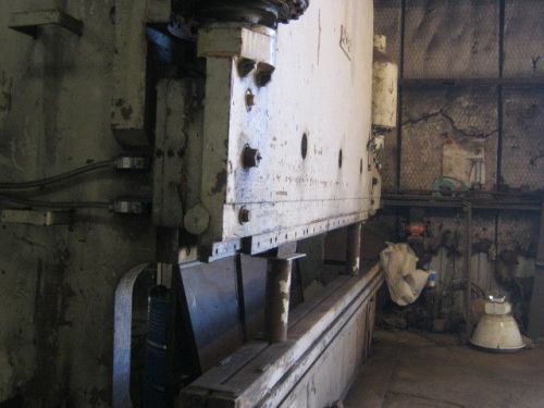 PRESS BRAKE, PACIFIC, 500 TON, 16 FT , OVERALL, NEEDS REPAIR